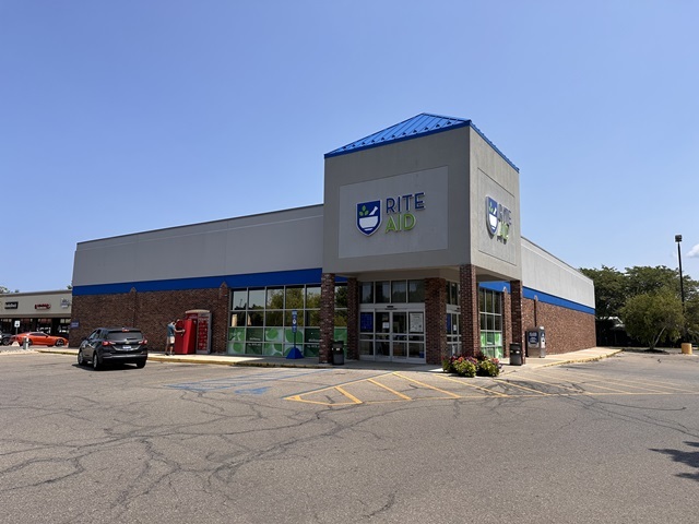 Primary Photo Of 195 M 66 N, Charlevoix Drugstore For Lease