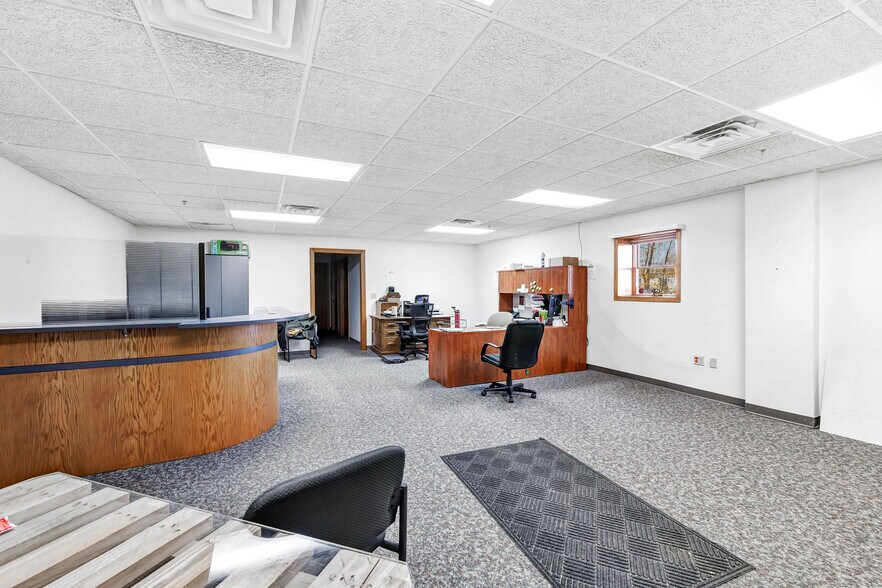 More Photos Of 2330 Pamperin Rd, Howard Manufacturing For Sale