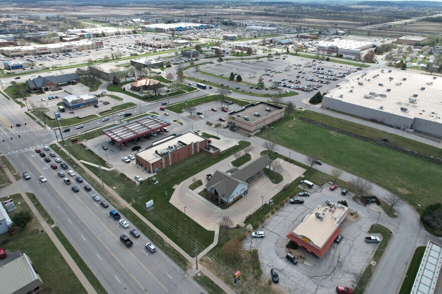 More Photos Of 2221 W 31st St, Lawrence Bank For Sale