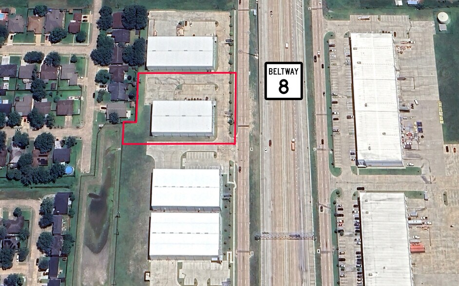 More Photos Of 822 E Sam Houston Pky S, Pasadena Warehouse For Lease