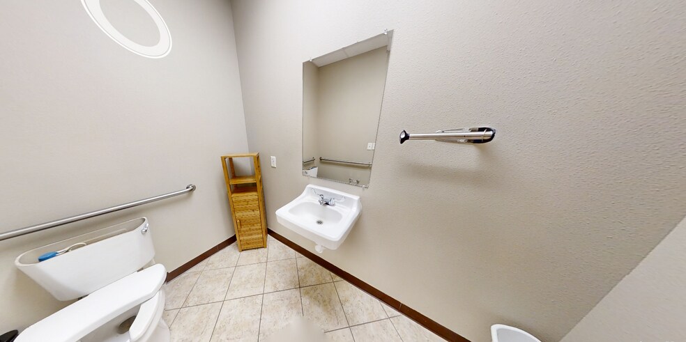 More Photos Of 80-90 Wilson Rd, Humble Medical For Lease