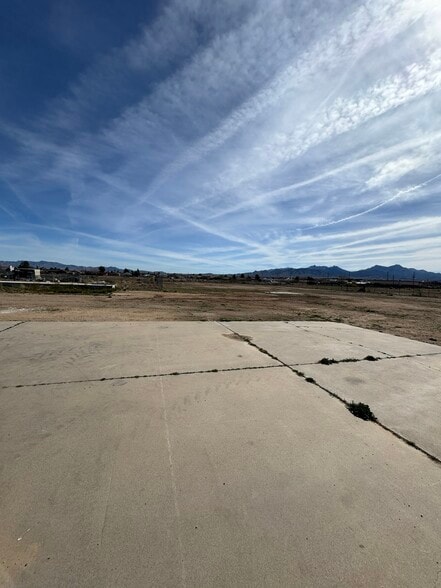 More Photos Of 3600 Glenn, Kingman Auto Repair For Lease