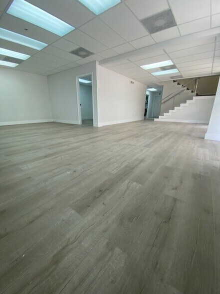More Photos Of 8500 NW 30th Ter, Doral Warehouse For Lease