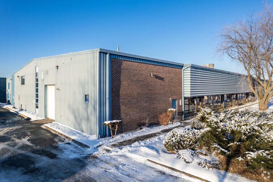 More Photos Of 2089-2111 Rue de la Province, Longueuil Warehouse For Sale
