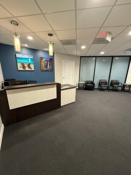 More Photos Of 812 Moorefield Park Dr, Richmond Office For Lease