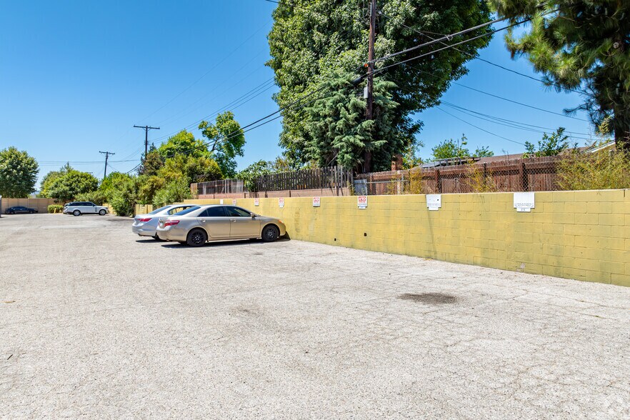 More Photos Of 8411-8421 Canoga Ave, Canoga Park Unknown For Lease