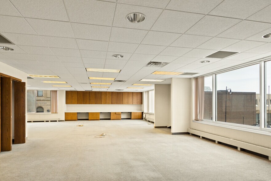 More Photos Of 17 1st Ave SW, Minot Bank For Sale