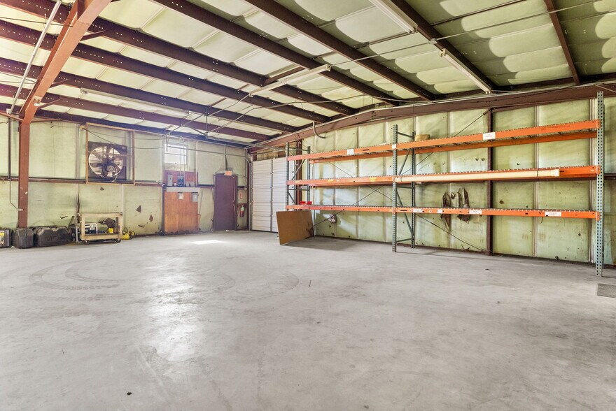 More Photos Of 3401 NNE Loop 323, Tyler Light Distribution For Sale