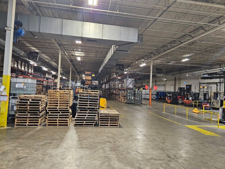 More Photos Of 1904 W Clark Rd, Clarksville Manufacturing For Sale