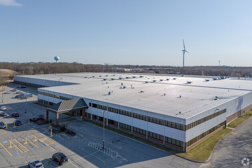 More Photos Of 81 Commerce Dr, Fall River Warehouse For Lease