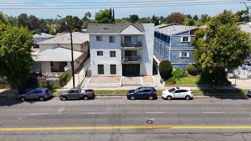 More Photos Of 7437 Haskell Ave, Van Nuys Apartments For Sale