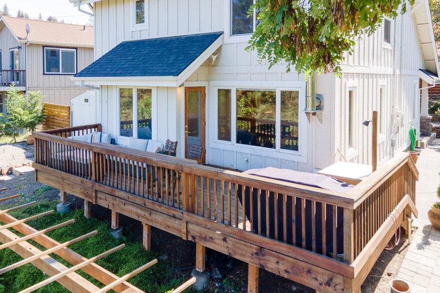 More Photos Of 407 Huskey Rd, Mosier Specialty For Sale