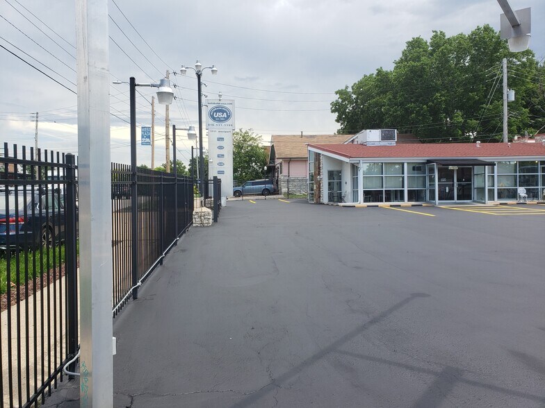 More Photos Of 1109-1111 Westport Rd, Kansas City Auto Dealership For Sale