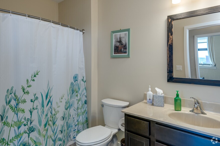 More Photos Of 133 W Pittsburgh Ave, Milwaukee Apartments For Lease