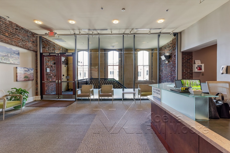 More Photos Of 17 Market Sq, Knoxville Storefront Retail Office For Sale