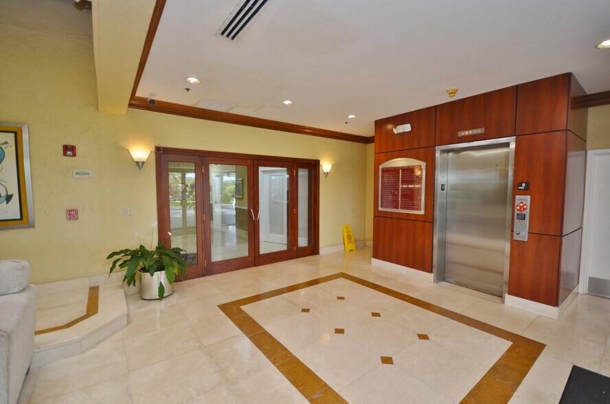 More Photos Of 14100 Palmetto Frontage Rd, Miami Lakes Office Residential For Sale