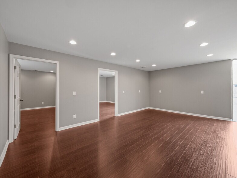 More Photos Of 417 E Eight Mile Rd, Hazel Park Manufacturing For Sale