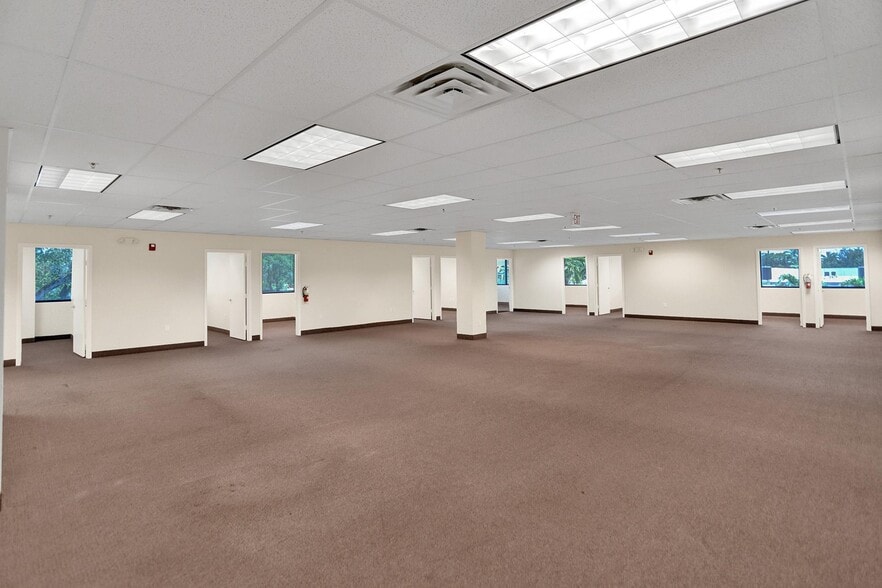 More Photos Of 2870 Stirling Rd, Hollywood Light Distribution For Sale