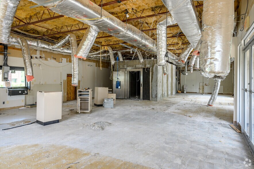 More Photos Of 2030 Old Bridge Rd, Woodbridge Bank For Sale