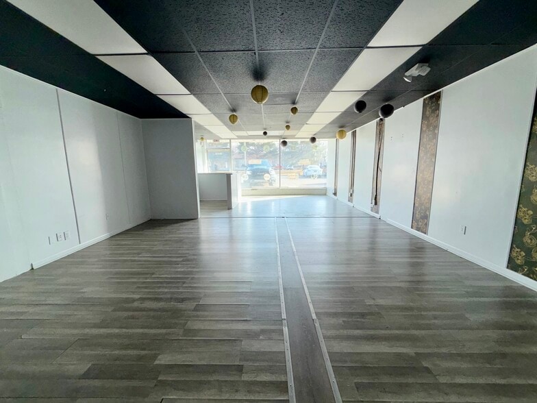 More Photos Of 28438 Joy Rd, Livonia Storefront Retail Office For Lease