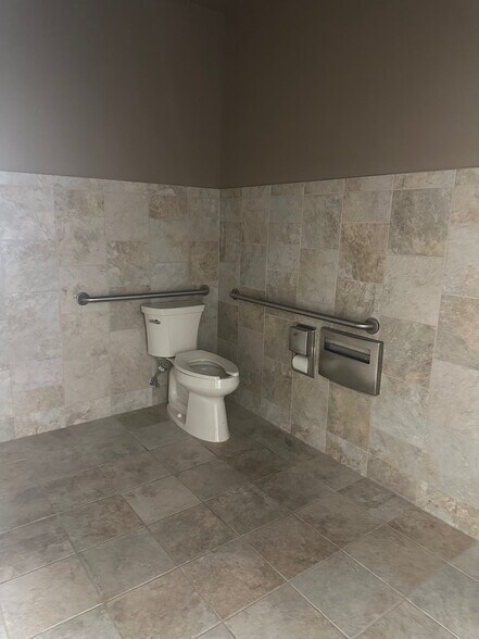 More Photos Of 7780 N Fresno St, Fresno Medical For Lease