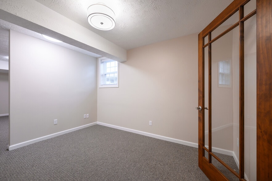 More Photos Of 216 E Reynolds Rd, Lexington Office For Lease