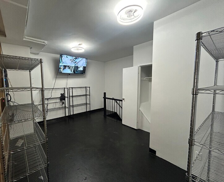 More Photos Of 219 W 14th St, New York Apartments For Lease