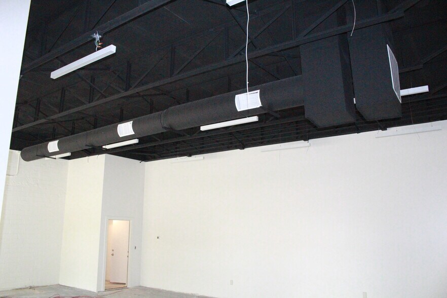 More Photos Of 302 W Defee Ave, Baytown Specialty For Sale