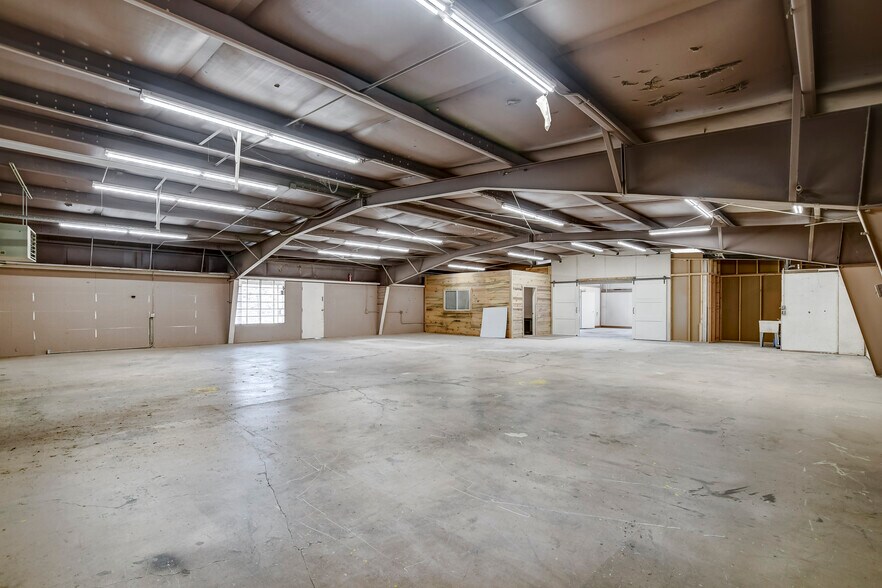 More Photos Of 10650 S Highway 69, Mayer Industrial For Lease