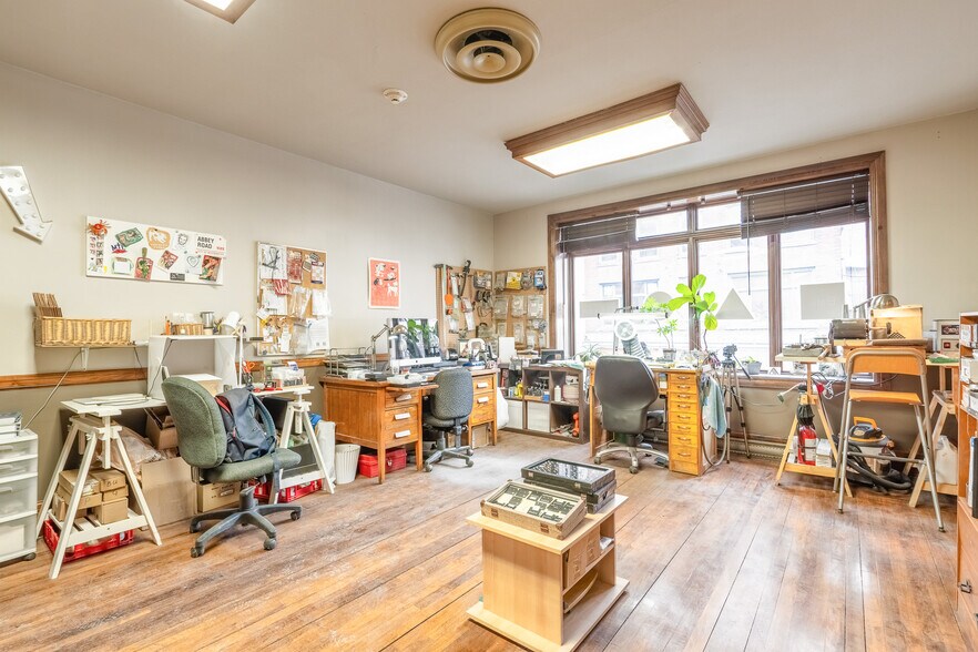 More Photos Of 40-42 Rue Wellington N, Sherbrooke Storefront Retail Office For Sale