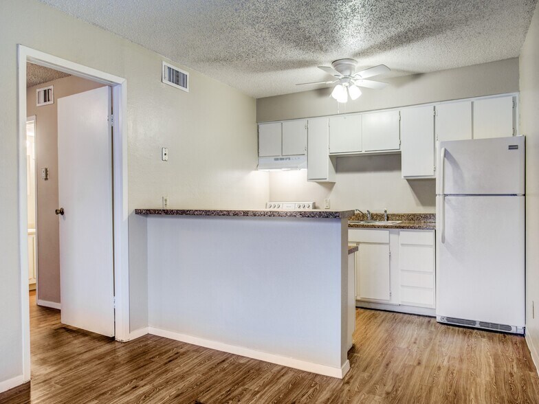 More Photos Of 5111 Interstate 35 N, Waco Apartments For Sale