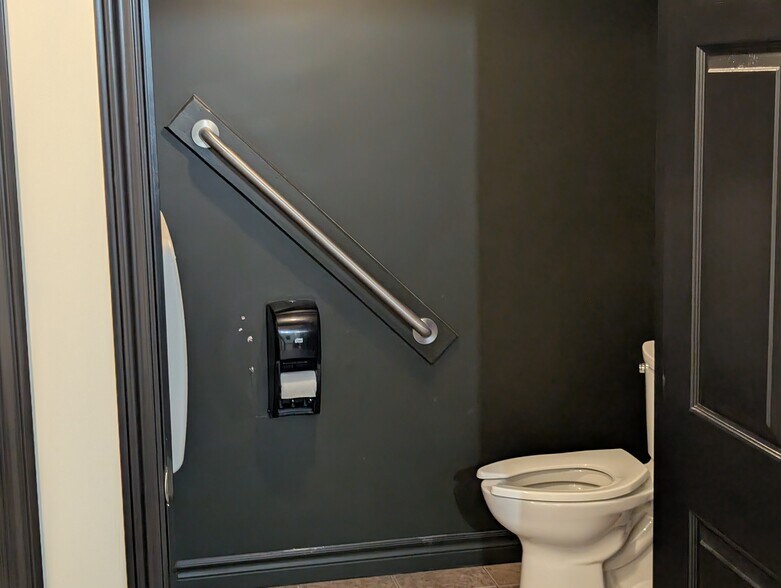 More Photos Of 2300 Wharncliffe Rd S, London Restaurant For Sale