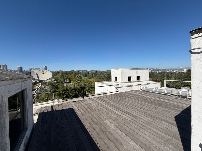 More Photos Of 10203 Santa Monica Blvd, Los Angeles Office For Lease