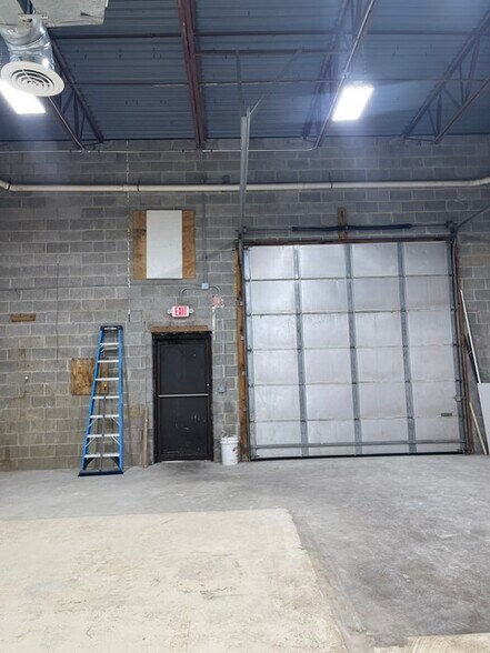 More Photos Of 21291 Hilltop St, Southfield Research And Development For Lease