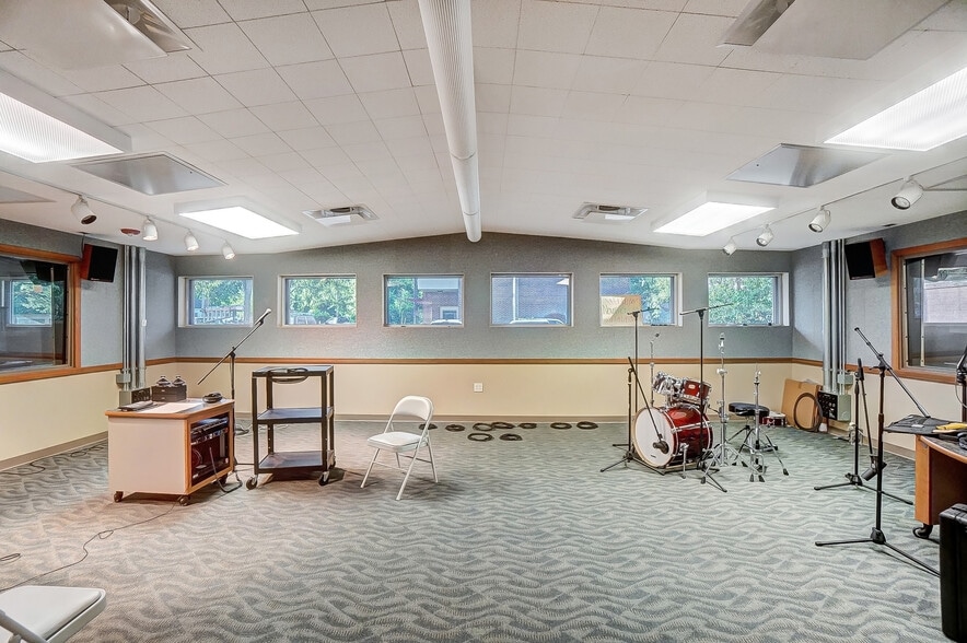 More Photos Of 150 E South College St, Yellow Springs Research And Development For Sale