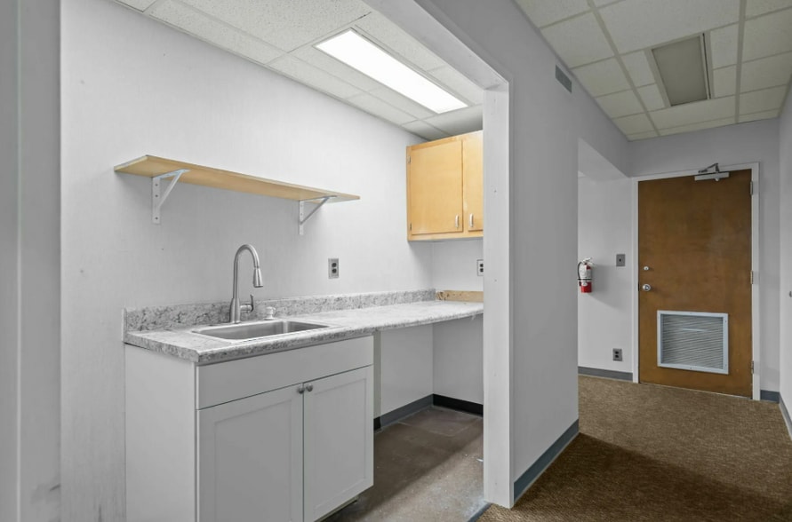 More Photos Of 2909 Market St, Wilmington Office For Sale