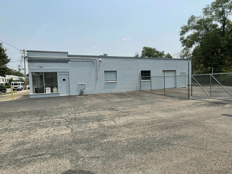 More Photos Of 1361-1365 Tennessee Ave, Cincinnati Warehouse For Sale