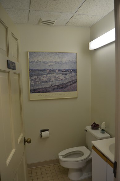 More Photos Of 3923 Blenheim Blvd, Fairfax Medical For Sale