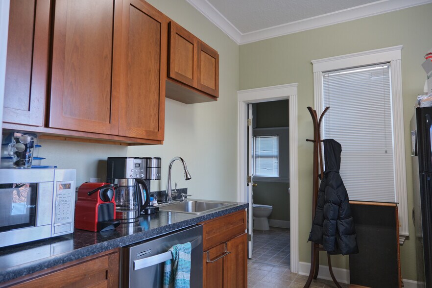 More Photos Of 1491 Commercial St SE, Salem Office Residential For Sale