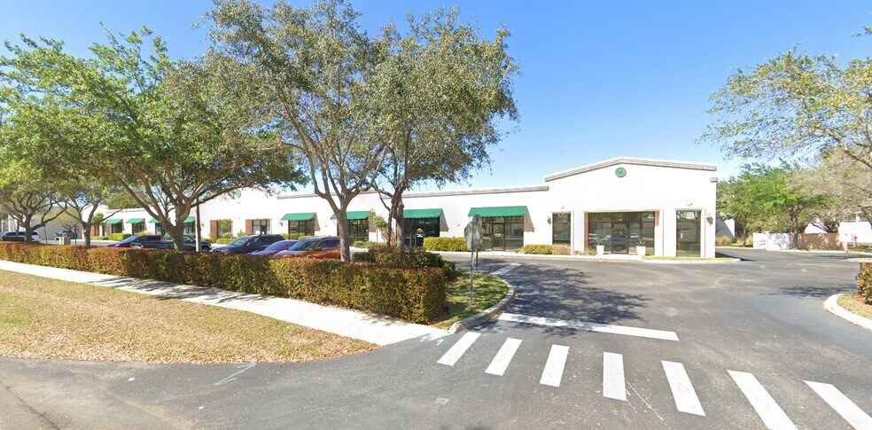 Primary Photo Of 2805 S Horseshoe Dr, Naples Showroom For Lease
