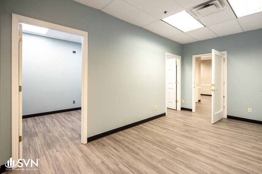 More Photos Of 1050 Monarch St, Lexington Office For Lease