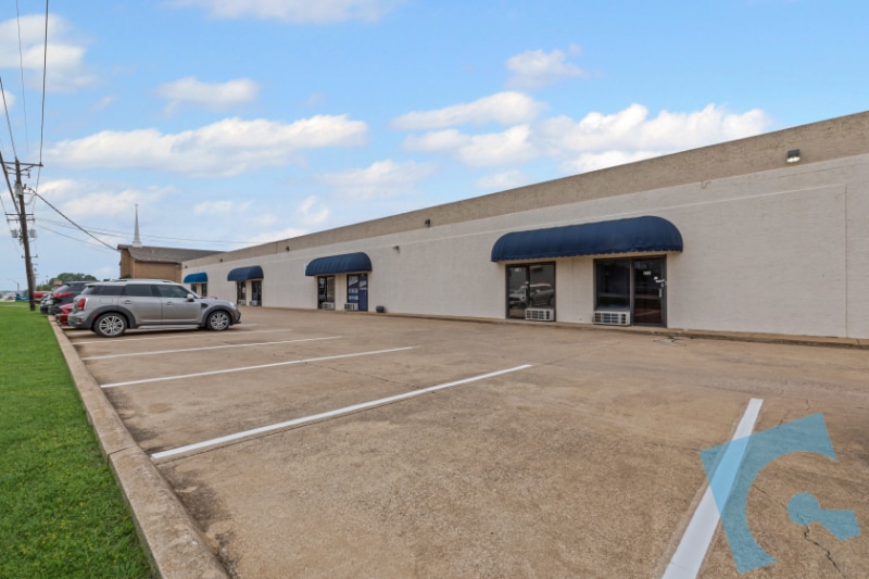More Photos Of 732-750 W Hurst Blvd, Hurst Office For Sale