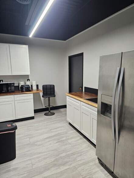 More Photos Of 28363 Hoover Rd, Warren Office For Lease