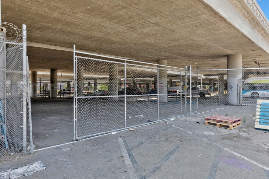 More Photos Of 1700 S Flower St, Los Angeles Parking Lot For Lease