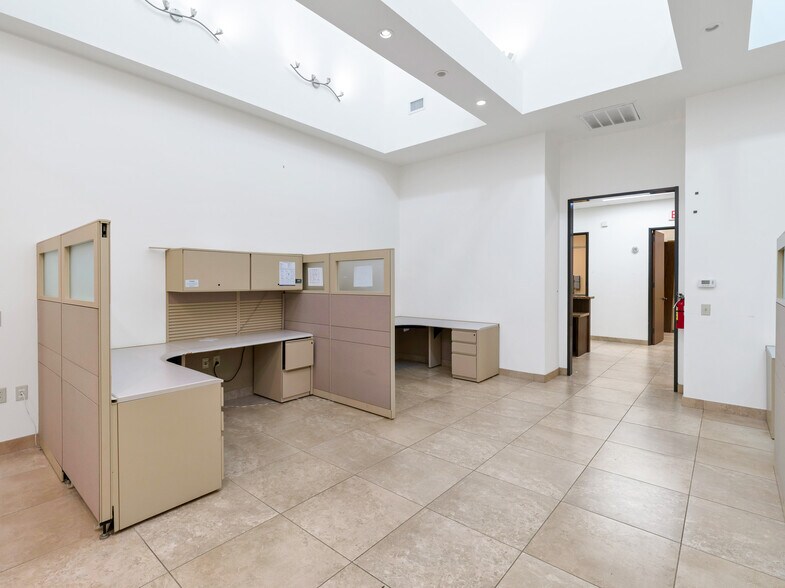 More Photos Of 714 S Peek Rd, Katy Medical For Lease