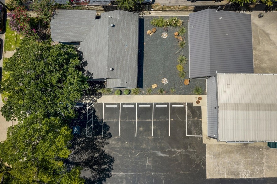 More Photos Of 2655 Myrtle Springs Ave, Dallas Light Manufacturing For Sale