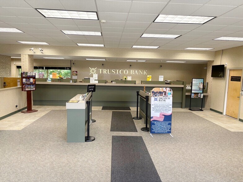 More Photos Of 3580 Us Highway 9w, Highland Bank For Lease