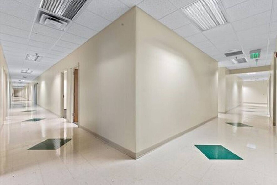 More Photos Of 1845 Midpark Rd, Knoxville Office For Lease