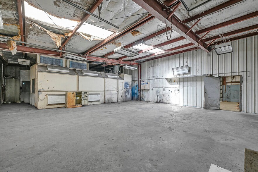 More Photos Of 1517 Spencer Highway, La Porte Auto Repair For Sale