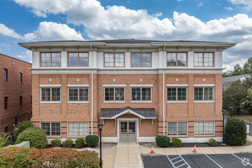More Photos Of 62 Elm St, Morristown Office For Lease